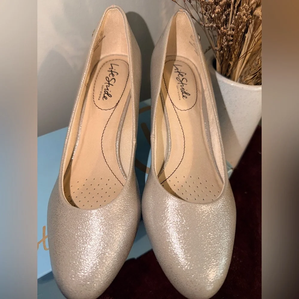 Life Stride NIB Women's Glittering Champagne Heels